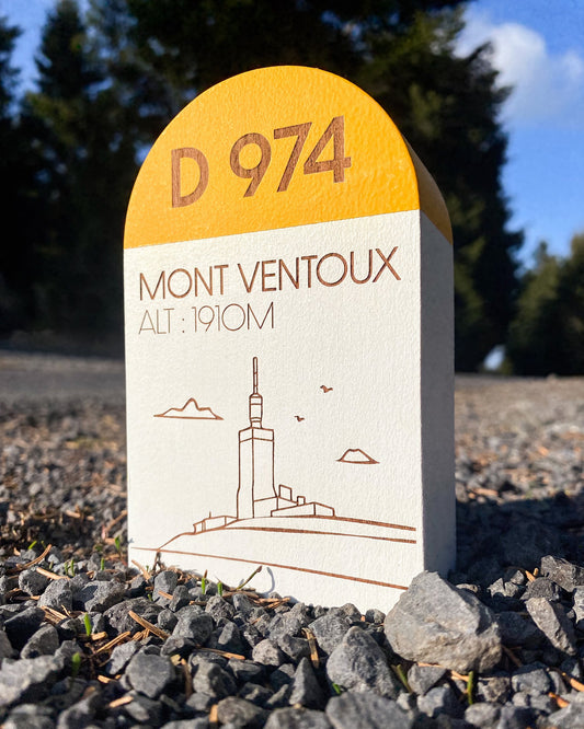 décoration col montagne mont Ventoux borne en bois