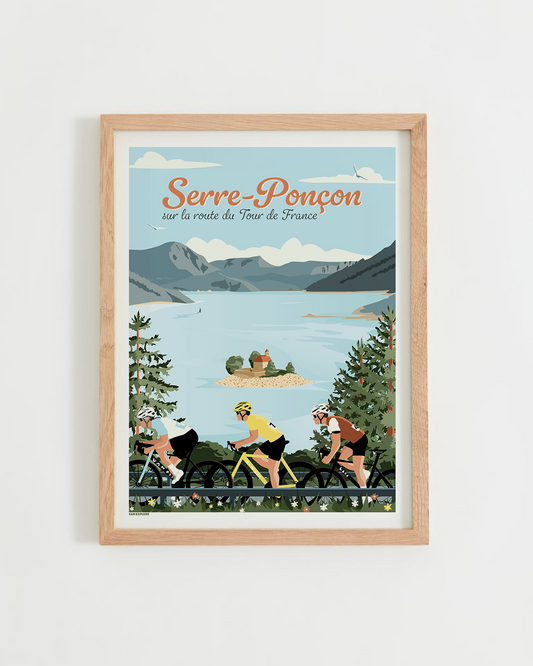 Affiche Serre-Ponçon Tour de France – cyclistes longeant le lac turquoise des Alpes