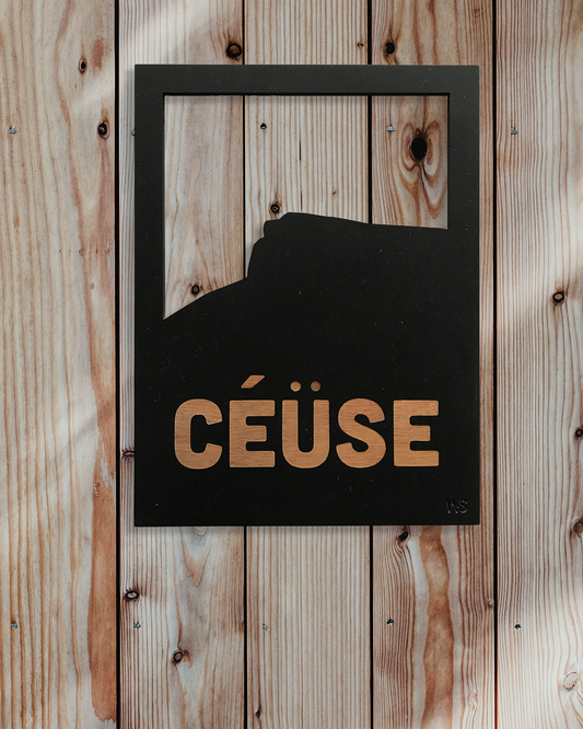 tableau en bois noir silhouette falaise de Céüse