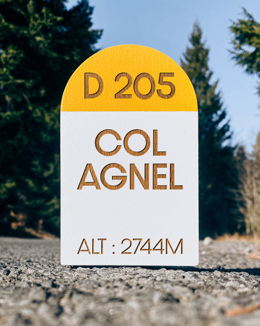 Borne kilométrique D205 Col Agnel en bois