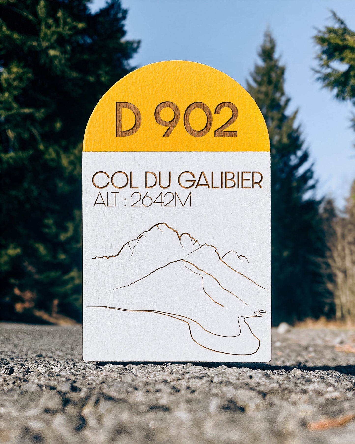Borne miniature en bois col du Galibier