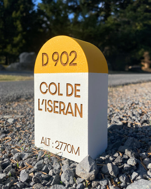 Borne kilométrique classique col de l'iseran, D902, altitude 2770m