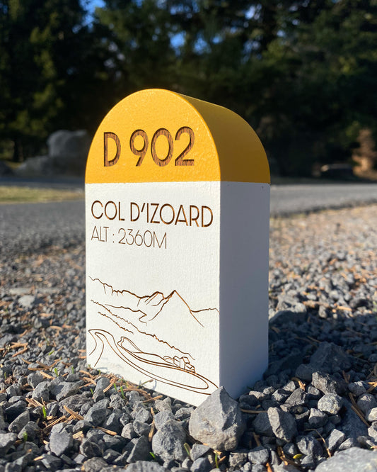 Borne miniature en bois col d'izoard, souvenir vélo col de l'izoard, altitude 2360m