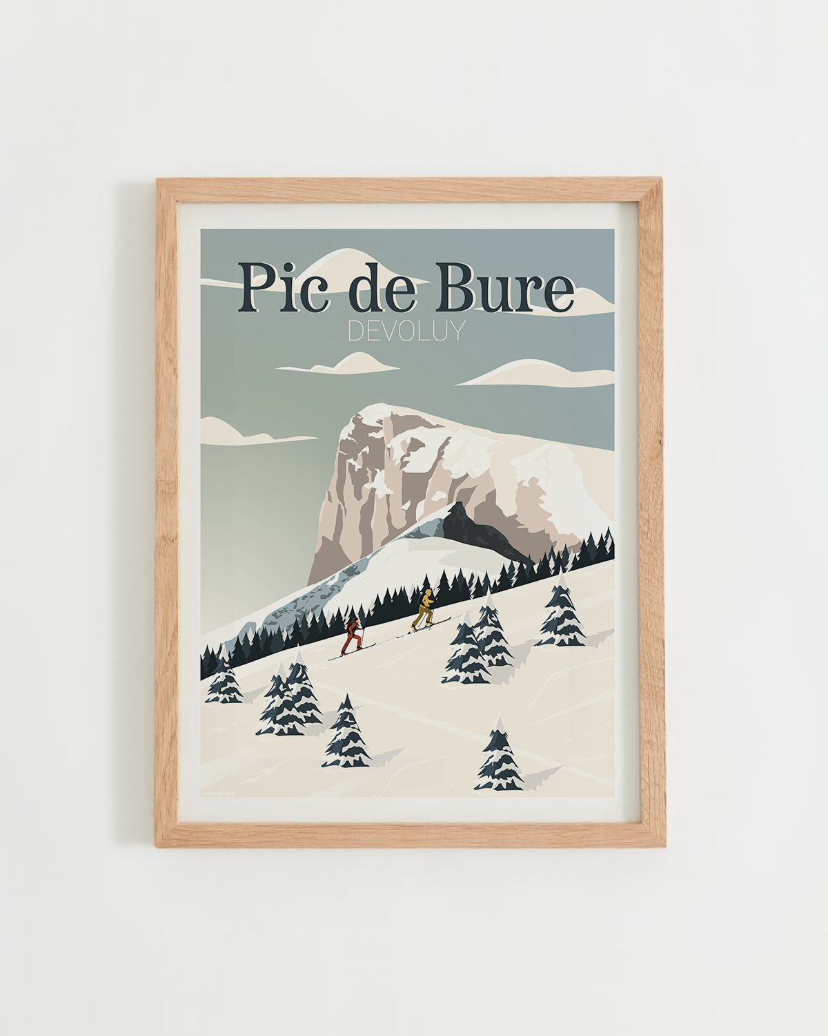 Affiche Pic de Bure – skieurs dans les Hautes-Alpes, panorama du Dévoluy enneigé, cadre chêne