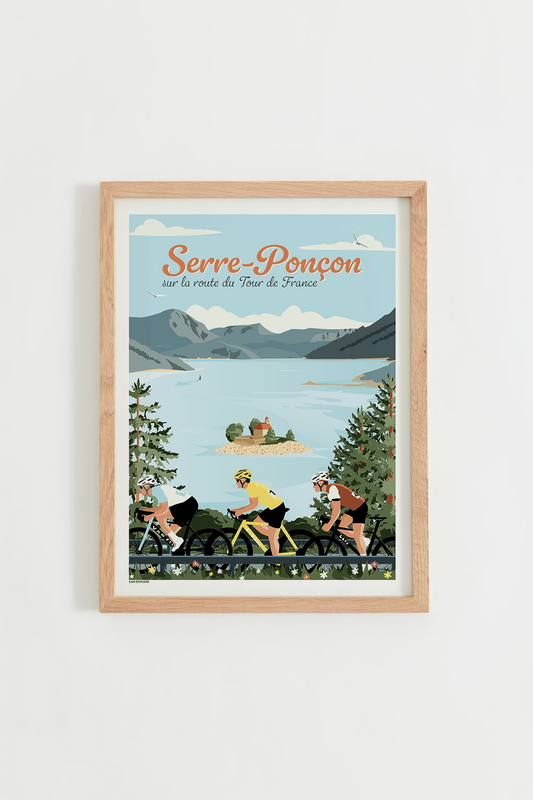 Affiche Serre-Ponçon Tour de France – cyclistes longeant le lac turquoise des Alpes