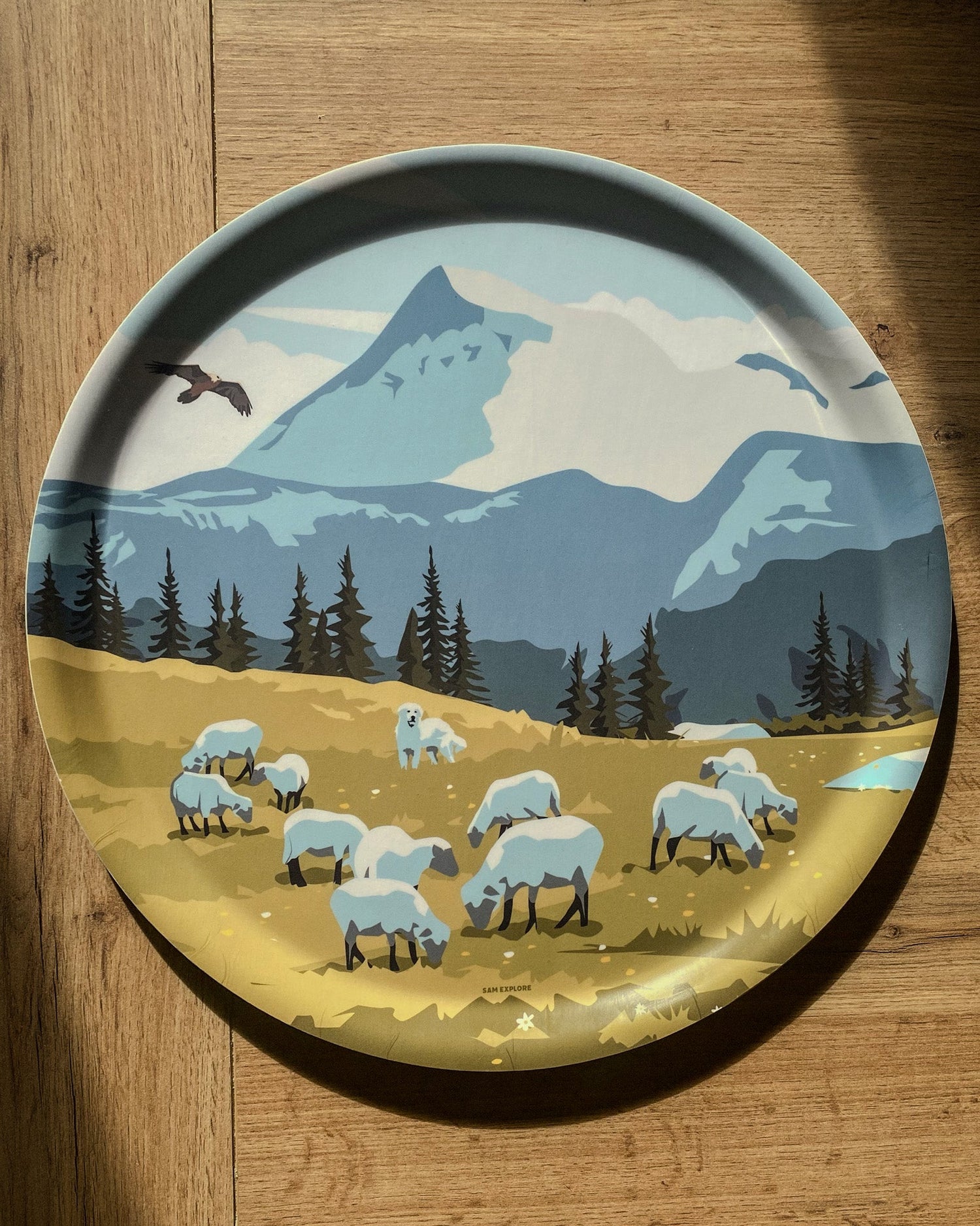Plateau illustré Vieux Chaillol vu de haut, illustration d’un troupeau de moutons gardé par un patou devant le massif du Vieux Chaillol – création Sam Explore.
