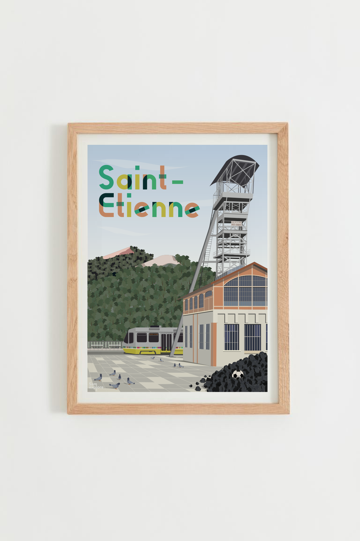 Affiche Saint-Étienne – mines du Puits Couriot et tramway vers Geoffroy Guichard, cadre bois clair