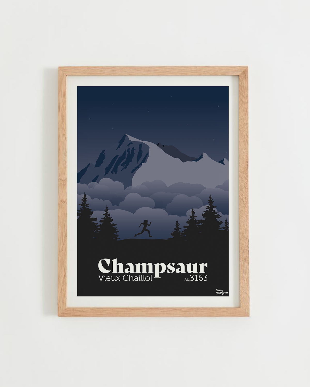 Affiche Vieux Chaillol – coureuse de nuit devant le sommet du Champsaur, cadre bois clair