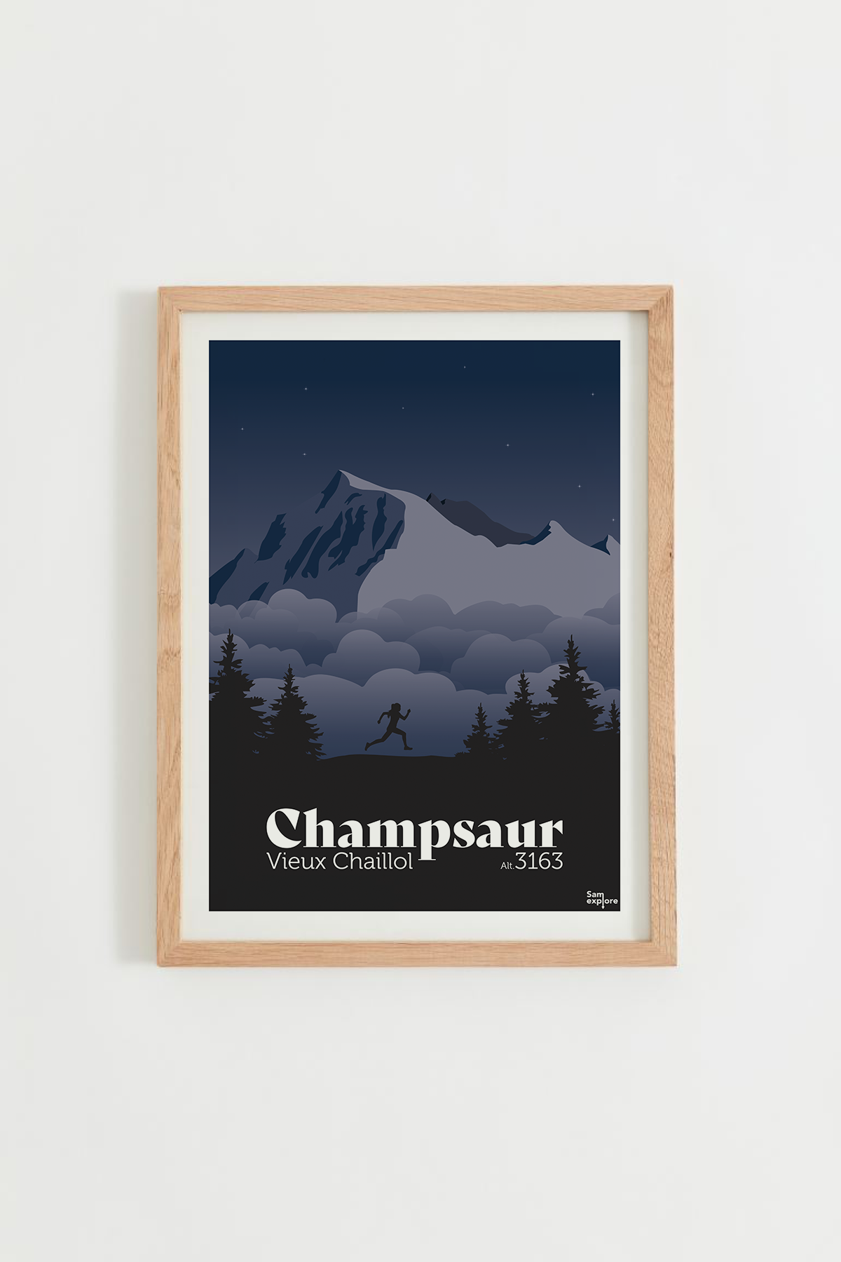 Affiche Vieux Chaillol – coureuse de nuit devant le sommet du Champsaur, cadre bois clair